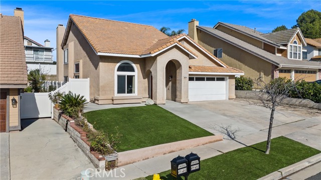 Detail Gallery Image 2 of 41 For 3327 Deaver Dr, Corona,  CA 92882 - 3 Beds | 3 Baths