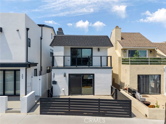 207 28th Street, Newport Beach CA: https://media.crmls.org/medias/3912e777-8aca-4f70-8071-438aae4c8bae.jpg