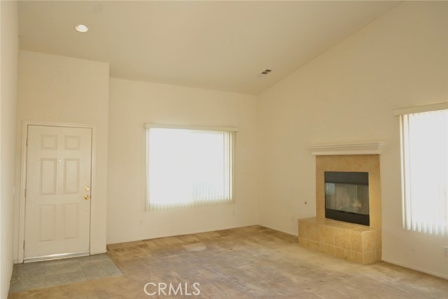 Detail Gallery Image 2 of 13 For 13037 Sunset Canyon, Victorville,  CA 92395 - 3 Beds | 2 Baths