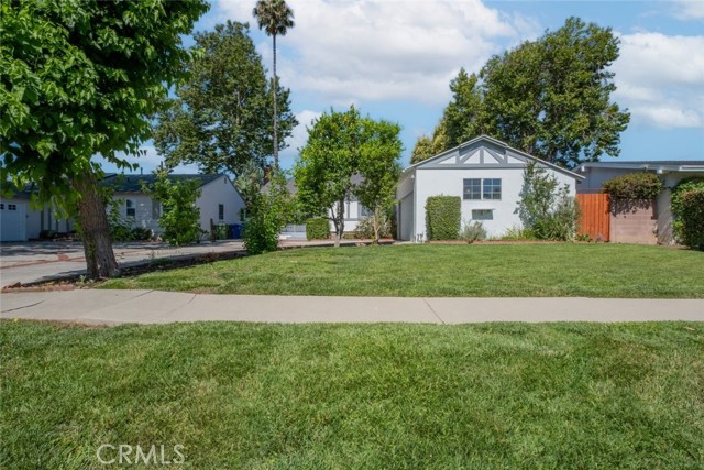 Detail Gallery Image 2 of 32 For 6535 Comanche Ave, Winnetka,  CA 91306 - 3 Beds | 2 Baths