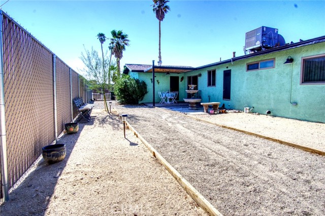6367 Split Rock Avenue, 29 Palms CA: https://media.crmls.org/medias/39160307-3dbf-4f13-bc05-ad41cd8a78b0.jpg