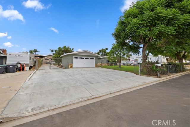 887 Kingman Drive, Norco CA: https://media.crmls.org/medias/3916bf3d-b422-4a07-92bd-3b12b1fd7d36.jpg