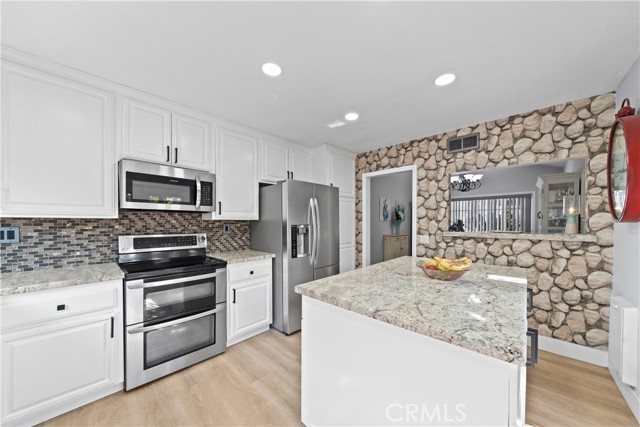25261 Grissom Road, Laguna Hills CA: https://media.crmls.org/medias/39193088-d66b-44fd-bba1-6bd53500db14.jpg