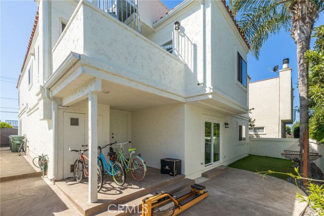 1025 8th Place, Hermosa Beach, California 90254, 4 Bedrooms Bedrooms, ,2 BathroomsBathrooms,Residential,Sold,8th,SB23026032