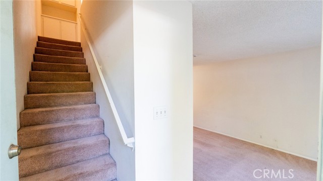 Detail Gallery Image 10 of 29 For 7311 Kester Ave #11,  Van Nuys,  CA 91405 - 2 Beds | 2/1 Baths