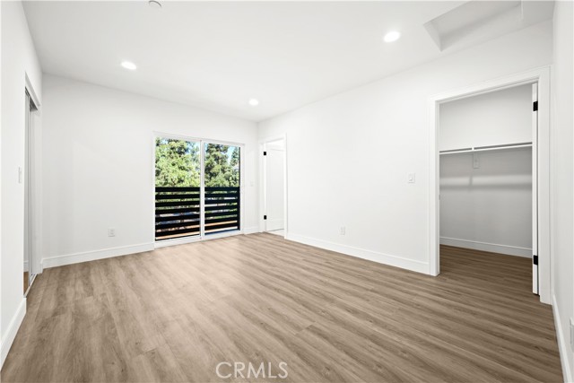 Detail Gallery Image 30 of 34 For 6700 Kester Ave #2,  Van Nuys,  CA 91405 - 5 Beds | 5 Baths