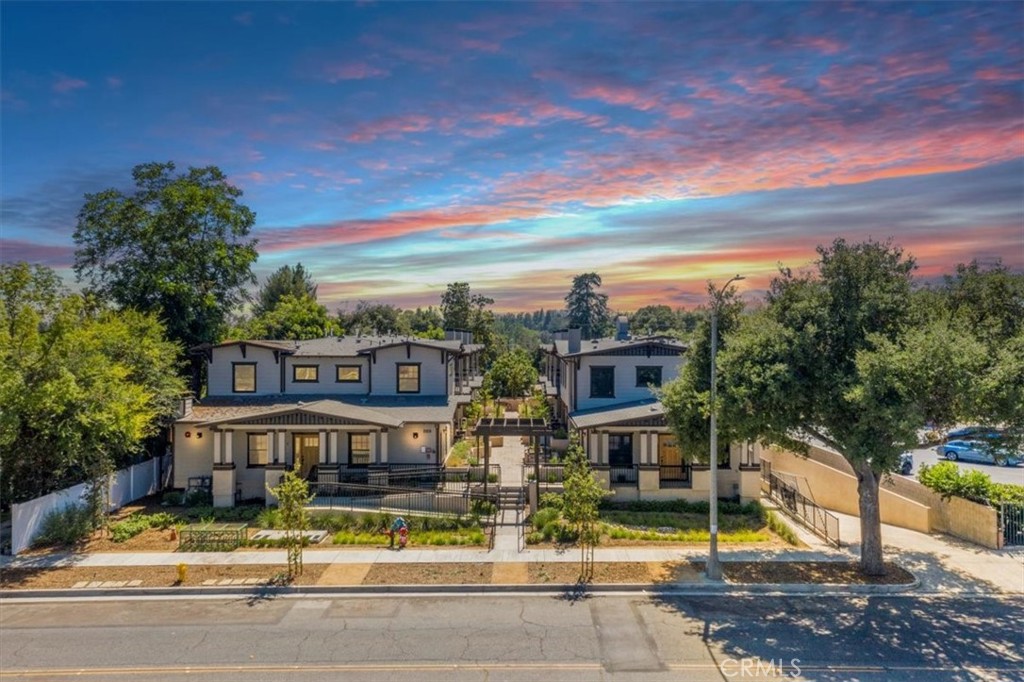 569 Lincoln Avenue #4