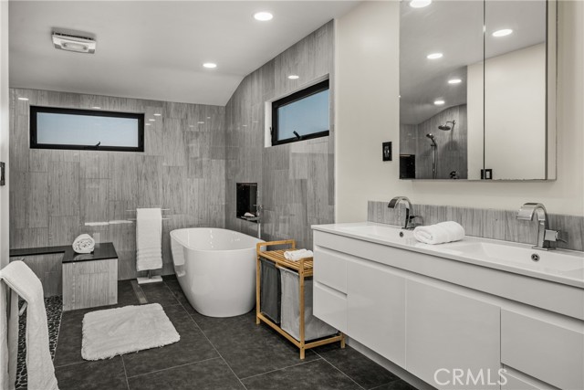 Detail Gallery Image 57 of 64 For 7830 E Ring, Long Beach,  CA 90808 - 4 Beds | 4 Baths