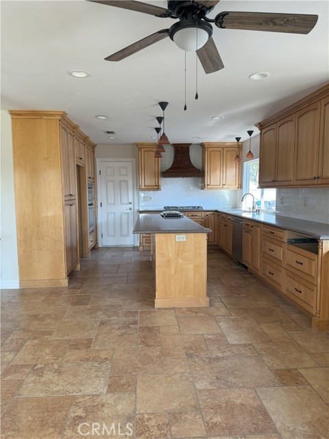 1112 Coronado Street, Upland CA: https://media.crmls.org/medias/391c11cc-bb14-4ab3-9884-5d30ec6f1da9.jpg