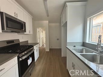 Detail Gallery Image 3 of 7 For 10719 Mona Bld, Los Angeles,  CA 90059 - 3 Beds | 2 Baths
