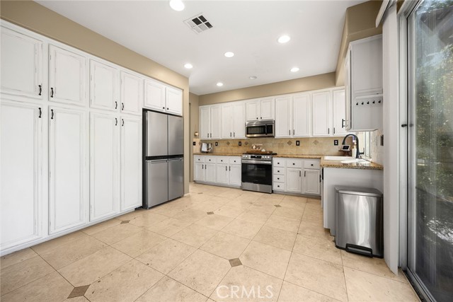 Detail Gallery Image 9 of 36 For 1832 Couples, Corona,  CA 92883 - 4 Beds | 2/1 Baths