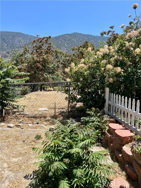 728 Monterey Trail, Frazier Park CA: https://media.crmls.org/medias/391d07d2-4a4e-4816-a134-0658066bd8e0.jpg