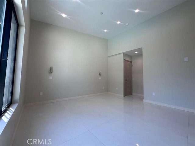 5100 Fallbrook photo 22
