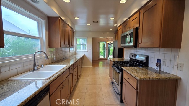 4718 Burnet Avenue, Sherman Oaks CA: https://media.crmls.org/medias/391d6f4e-d423-412f-a2ab-4e275235a095.jpg