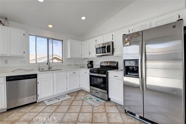 Detail Gallery Image 13 of 74 For 36915 Firethorn St, Palmdale,  CA 93550 - 4 Beds | 2/1 Baths