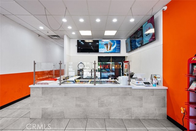 39438 Trade Center Drive, Palmdale CA: https://media.crmls.org/medias/391eb4c8-7e86-4dac-bf71-71f73f6a8892.jpg