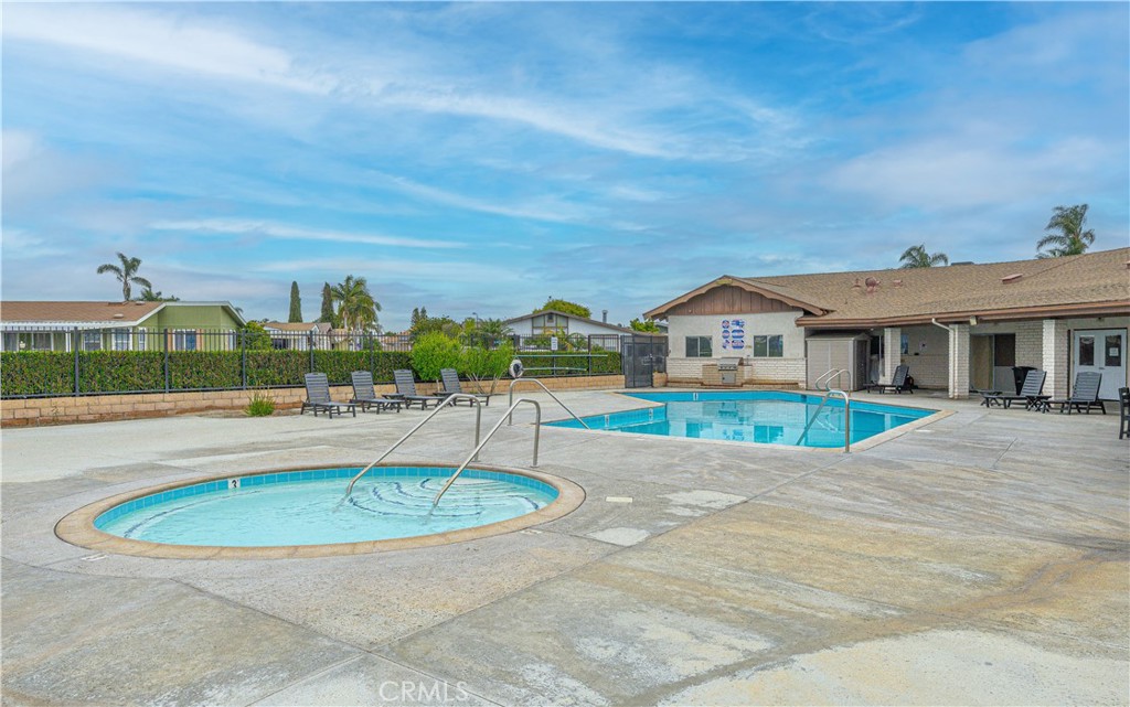 MLS #OC25219351 image #36