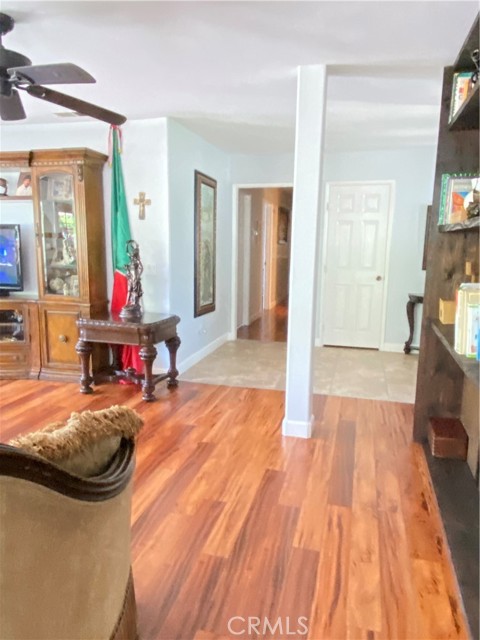 9849 Canada Way, Riverside CA: https://media.crmls.org/medias/391f12f4-43ae-49b7-968f-d1f2b08c94a8.jpg