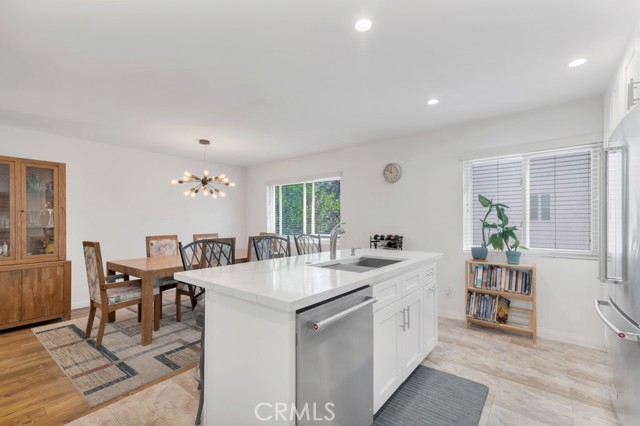 Detail Gallery Image 12 of 36 For 6226 Nita Ave, Woodland Hills,  CA 91367 - 2 Beds | 2/1 Baths