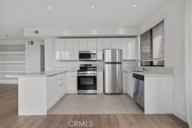 Detail Gallery Image 4 of 10 For 8811 Burton Way #318,  West Hollywood,  CA 90048 - 1 Beds | 1 Baths