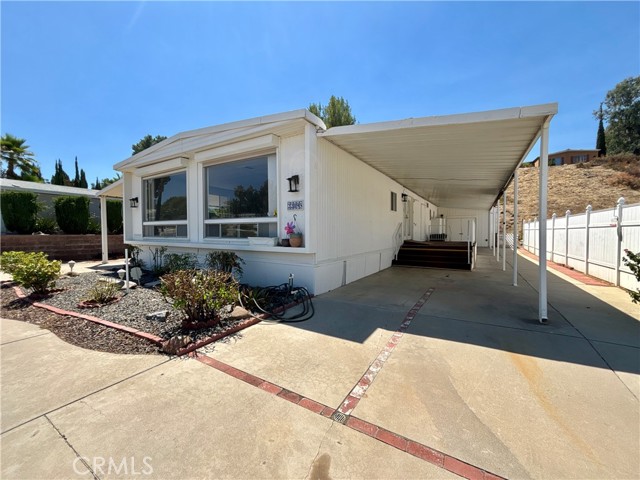 22895 Skylink Drive, Canyon Lake CA: https://media.crmls.org/medias/391f802a-df6a-43d0-8a72-d86dffc5de77.jpg