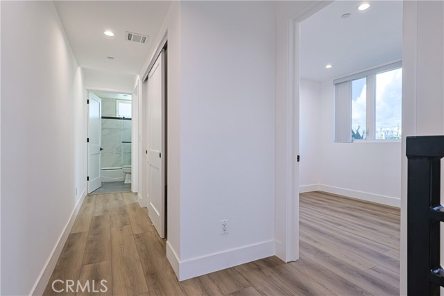 Detail Gallery Image 14 of 22 For 1704 S Redondo Bld, Los Angeles,  CA 90019 - 4 Beds | 4 Baths