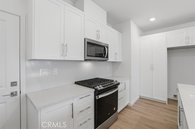 Detail Gallery Image 10 of 33 For 2378 Channel Drive #103,  Ventura,  CA 93003 - 3 Beds | 2/1 Baths