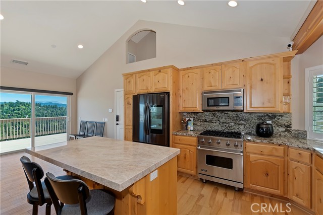 Detail Gallery Image 14 of 47 For 1015 Marin Ln, Lake Arrowhead,  CA 92352 - 3 Beds | 2/1 Baths