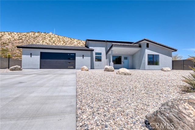 Detail Gallery Image 2 of 34 For 57844 Carlyle Dr, Yucca Valley,  CA 92284 - 3 Beds | 3 Baths