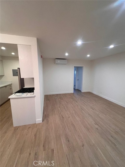 1019 6th Street, Santa Monica CA: https://media.crmls.org/medias/39213650-d639-4ba3-85c6-a92d3cb367ee.jpg