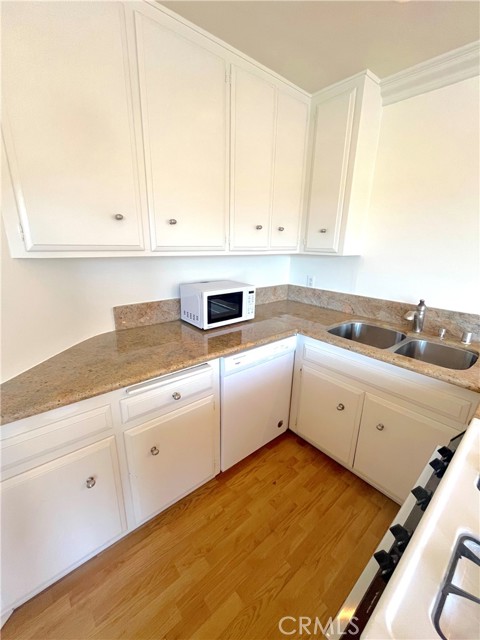100 Cliff Drive, Laguna Beach CA: https://media.crmls.org/medias/39217396-7f3f-400e-b413-96987e24a52c.jpg
