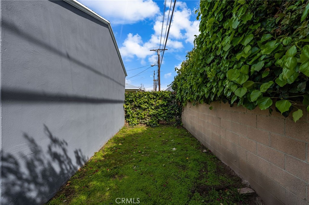 https://media.crmls.org/medias/3921b02d-cf4e-4aca-a729-4a31813985d9.jpg?preset=X-Large