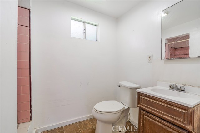 Detail Gallery Image 5 of 9 For 3961 Rockwood St, East Los Angeles,  CA 90063 - 2 Beds | 1 Baths