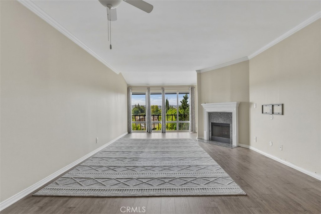 12830 Burbank #305