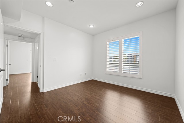 5633 Carlton Way, Hollywood CA: https://media.crmls.org/medias/39286b51-6466-4d13-b81b-9b0c628b169b.jpg