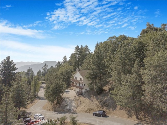 Detail Gallery Image 2 of 46 For 30134 Enchanted Way, Running Springs,  CA 92382 - 4 Beds | 3/1 Baths