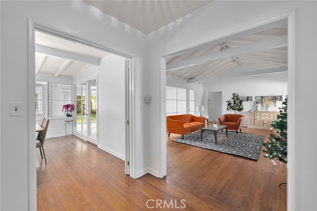 Detail Gallery Image 7 of 51 For 2976 Lombardy Rd, Pasadena,  CA 91107 - 3 Beds | 2 Baths