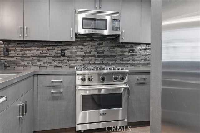 Detail Gallery Image 10 of 37 For 15735 Nordhoff St #11,  North Hills,  CA 91343 - 3 Beds | 3 Baths