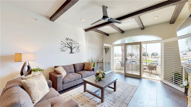 4257 E Ocean Boulevard, Long Beach CA: https://media.crmls.org/medias/392adb4a-bc04-4733-9d44-938958f62c99.jpg