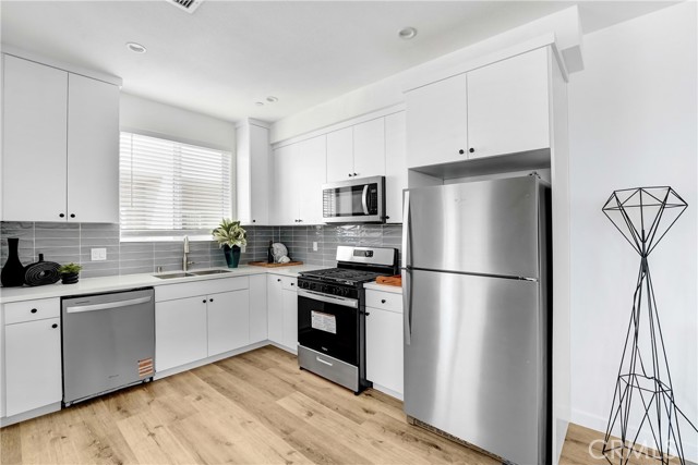 11956 Vanowen Ave, North Hollywood CA: https://media.crmls.org/medias/392ae7a4-1864-45dd-bd15-048fc057263c.jpg