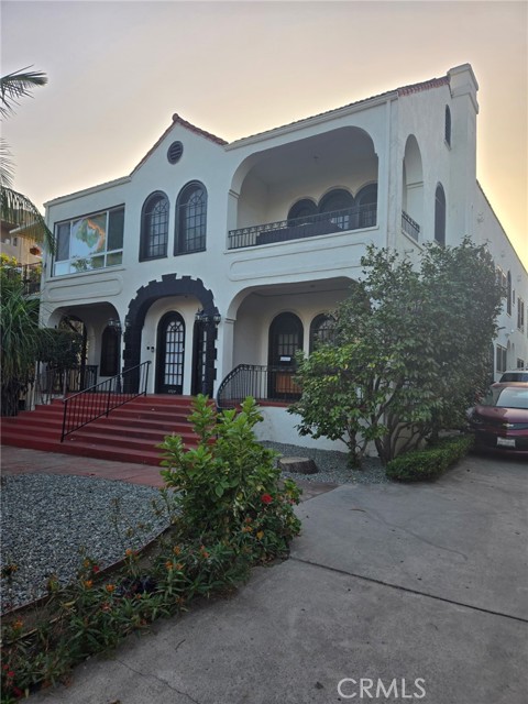 Detail Gallery Image 3 of 27 For 1731 Winona, Hollywood,  CA 90027 - 2 Beds | 1 Baths