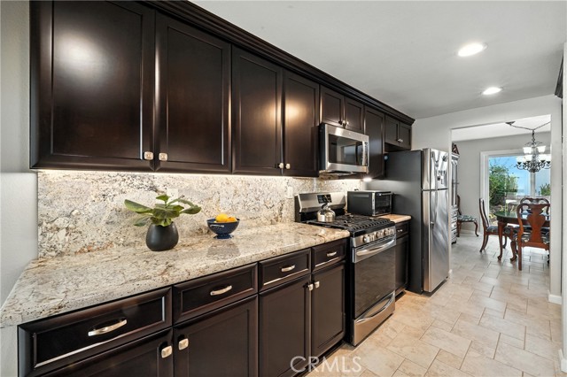 18221 Andrea N Circle, Northridge CA: https://media.crmls.org/medias/392b60af-3574-48e5-a6ae-8a1562711ef5.jpg