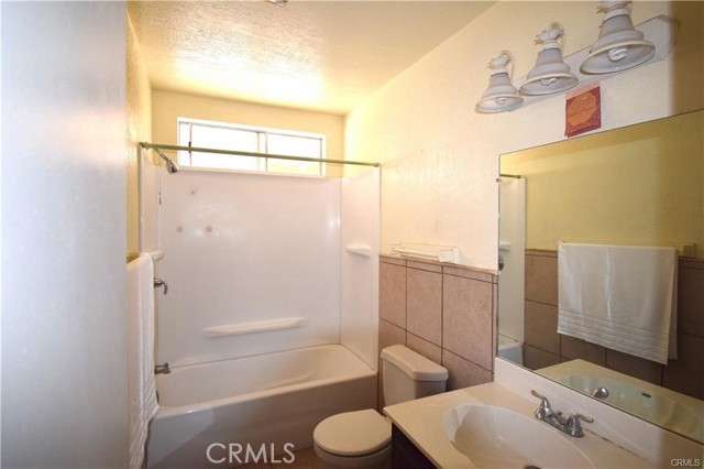 Detail Gallery Image 12 of 13 For 532 Fern Pl, Hemet,  CA 92543 - 3 Beds | 2 Baths