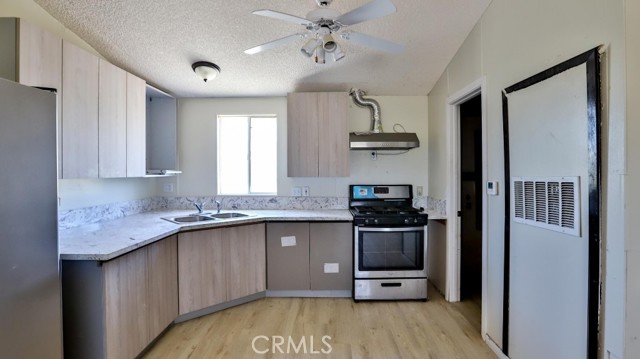 Detail Gallery Image 2 of 47 For 9351 Camp Rock Rd, Lucerne Valley,  CA 92356 - 3 Beds | 2 Baths