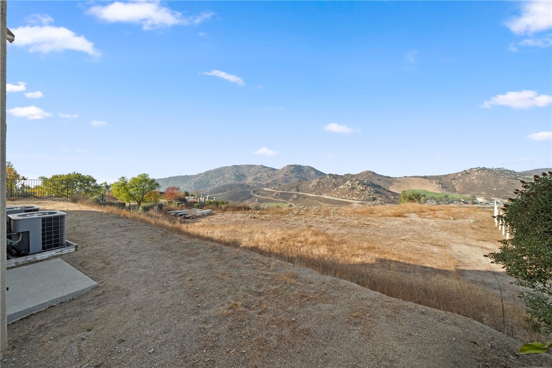 Detail Gallery Image 15 of 45 For 159 Friesian St, Norco,  CA 92860 - 6 Beds | 4/1 Baths