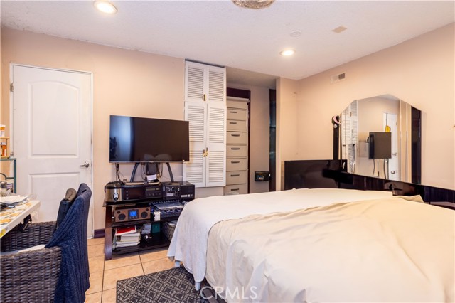 6402 Graves Avenue, Van Nuys CA: https://media.crmls.org/medias/392e7aa9-d9c5-4032-9e2d-920a51d4864e.jpg