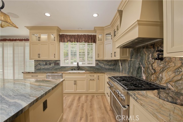 Detail Gallery Image 12 of 56 For 1235 Vintage Oak St, Simi Valley,  CA 93063 - 5 Beds | 4/1 Baths