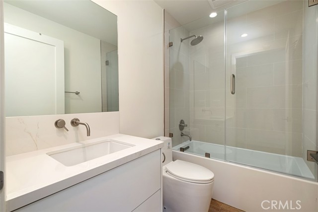 Detail Gallery Image 16 of 33 For 822 S Plymouth #4,  Los Angeles,  CA 90005 - 4 Beds | 3/1 Baths