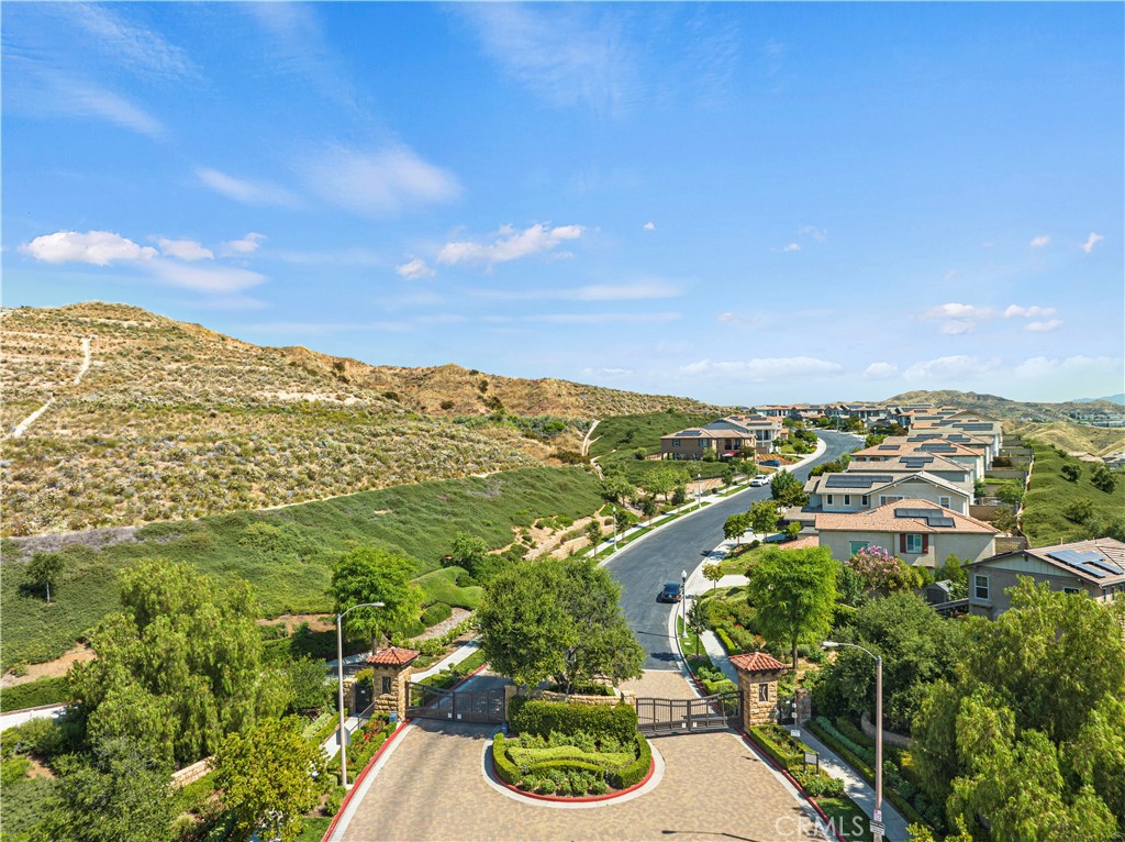 https://media.crmls.org/medias/3930781e-3d72-4607-8105-3eeb1c286b5e.jpg?preset=X-Large
