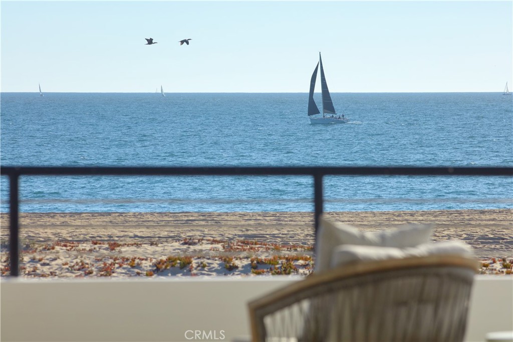 https://media.crmls.org/medias/3930a990-0234-4ba1-8dfb-917fe61304f3.jpg?preset=X-Large
